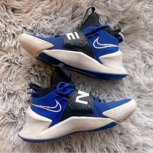 Nike future court 3 GS (size 2Y)